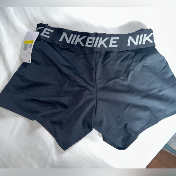 Nike shorts - Picture 3 of 5